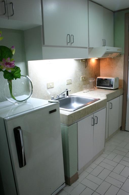 Mpt Suites Makati City Exterior photo